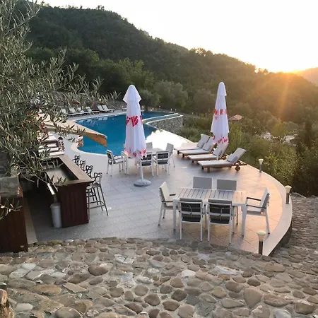 Lodge Leonard