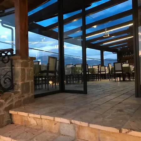 Lodge Leonard